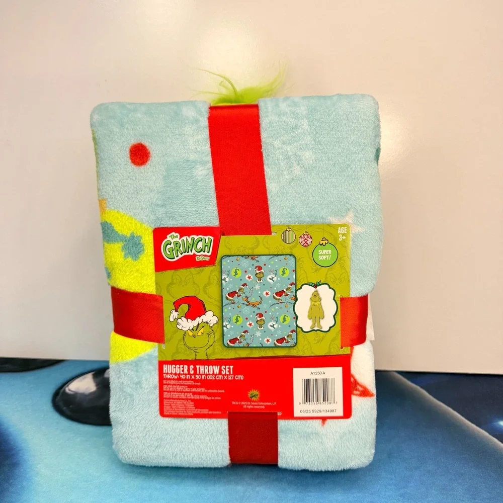 Dr Seuss The Grinch Plush Hugger Pillow Throw Blanket Set NWT Christmas Max 40x5